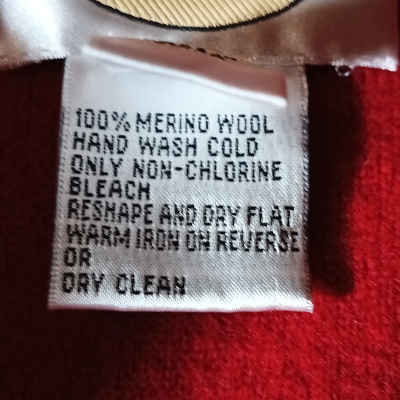 Christmas Red Vest Merino WoolEmbroidered Winter Festive Medium - Picture 12 of 13